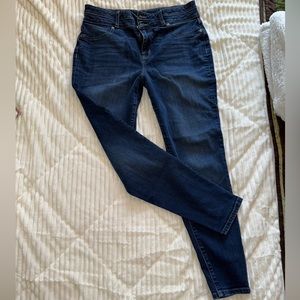 Maurice’s high rise 2 button skinny jeans. Size large.